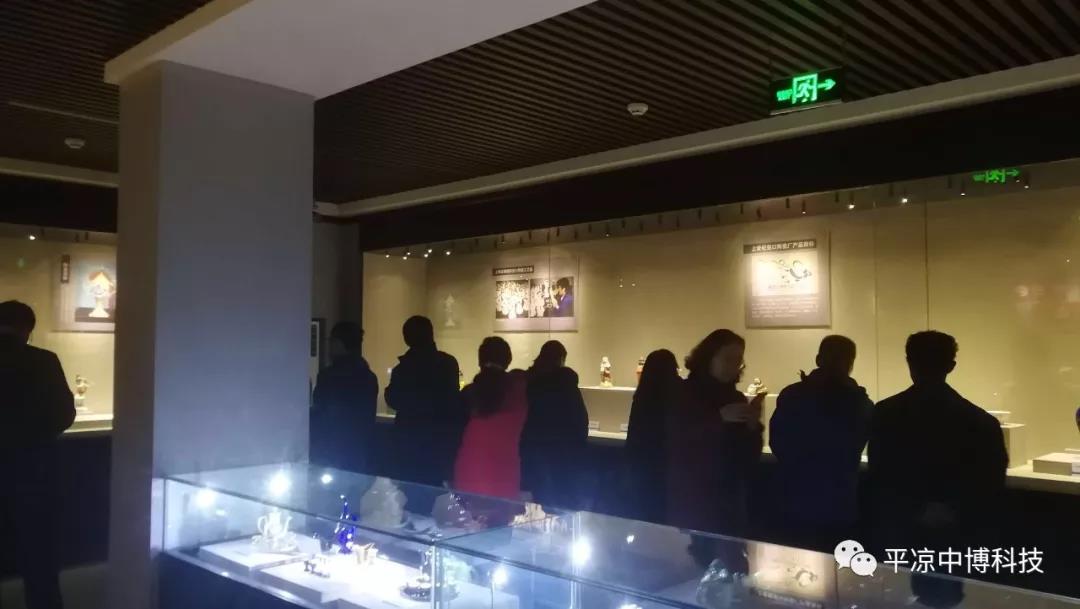 自助講解,讓華亭市博物館精品瓷器講述文物背后的故事!